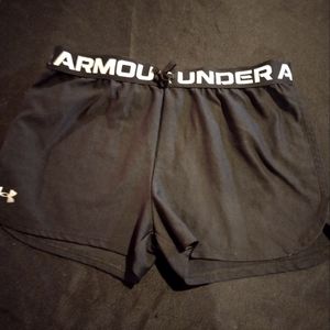 Under armour shorts sz medium